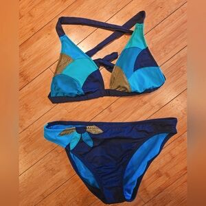 Lucky Brand, Multicolor 2 Piece Swimsuit, Women's Size M (tags were removed)